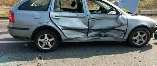 Un mort și trei răniți, după ce două mașini și o camionetă s-au ciocnit pe un drum național din județul Caraș-Severin