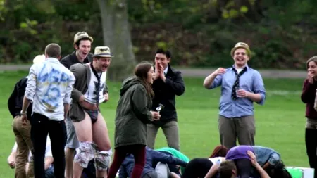 Cum și-au pierdut studenții de la Cambridge controlul în timpul unei petreceri. GALERIE FOTO