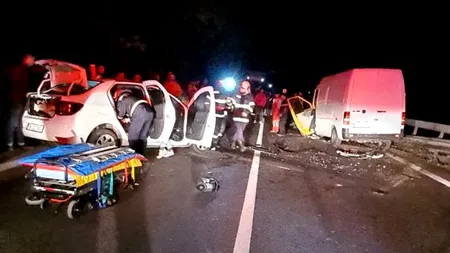 UPDATE - Cinci tineri spanioli au fost răniți într-un accident rutier pe Valea Oltului. Una dintre victime, o tânără de 22 de ani, a murit la spital