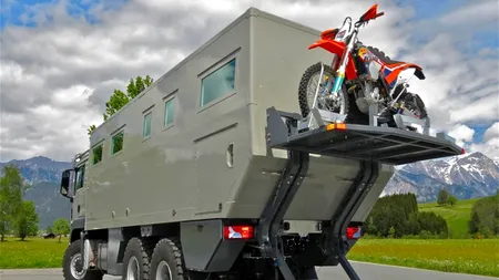 Cum arată rulota de 18 TONE, care poate fi parcată chiar și într-o „zonă de război