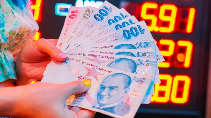 Turcia: Moneda continuă să se deprecieze după ce Banca Națională a redus dobânda de referință. Dolarul a trecut de nivelul de 15 lire