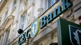 Mai mulți clienți s-au trezit că au blocate conturile la CEC Bank. Ce s-a întâmplat