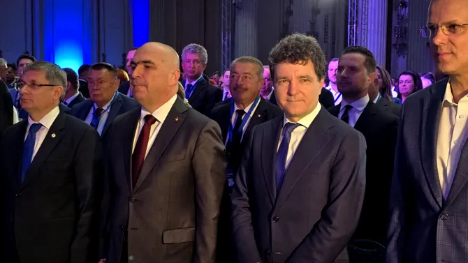 Liberalii îl votează pe Ilie Bolojan pentru funcția de PREȘEDINTE / NICUȘOR DAN, la Congresul PNL: România are viitor într-un timp TANGIBIL