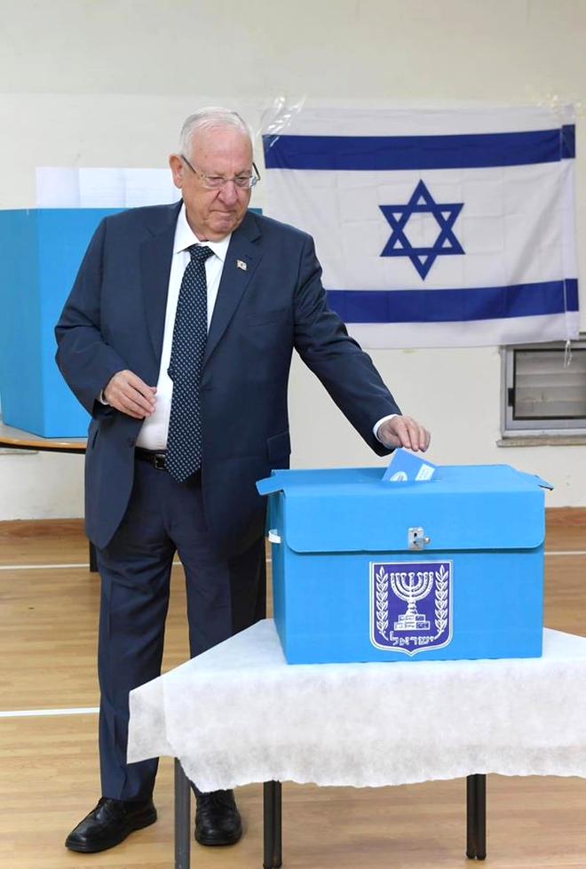 Preşedintele Israelului, Reuven Rivlin, în timpul votului
