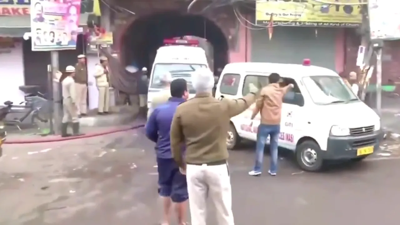 Incendiu devastator la o fabrică în care se produceau genți. Cel puțin 43 de oameni au murit - VIDEO
