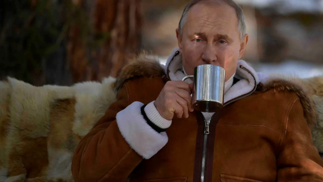 Vladimir Putin, relaxare de weekend în taigaua siberiană, alături de ministrul Apărării al Rusiei (GALERIE FOTO)