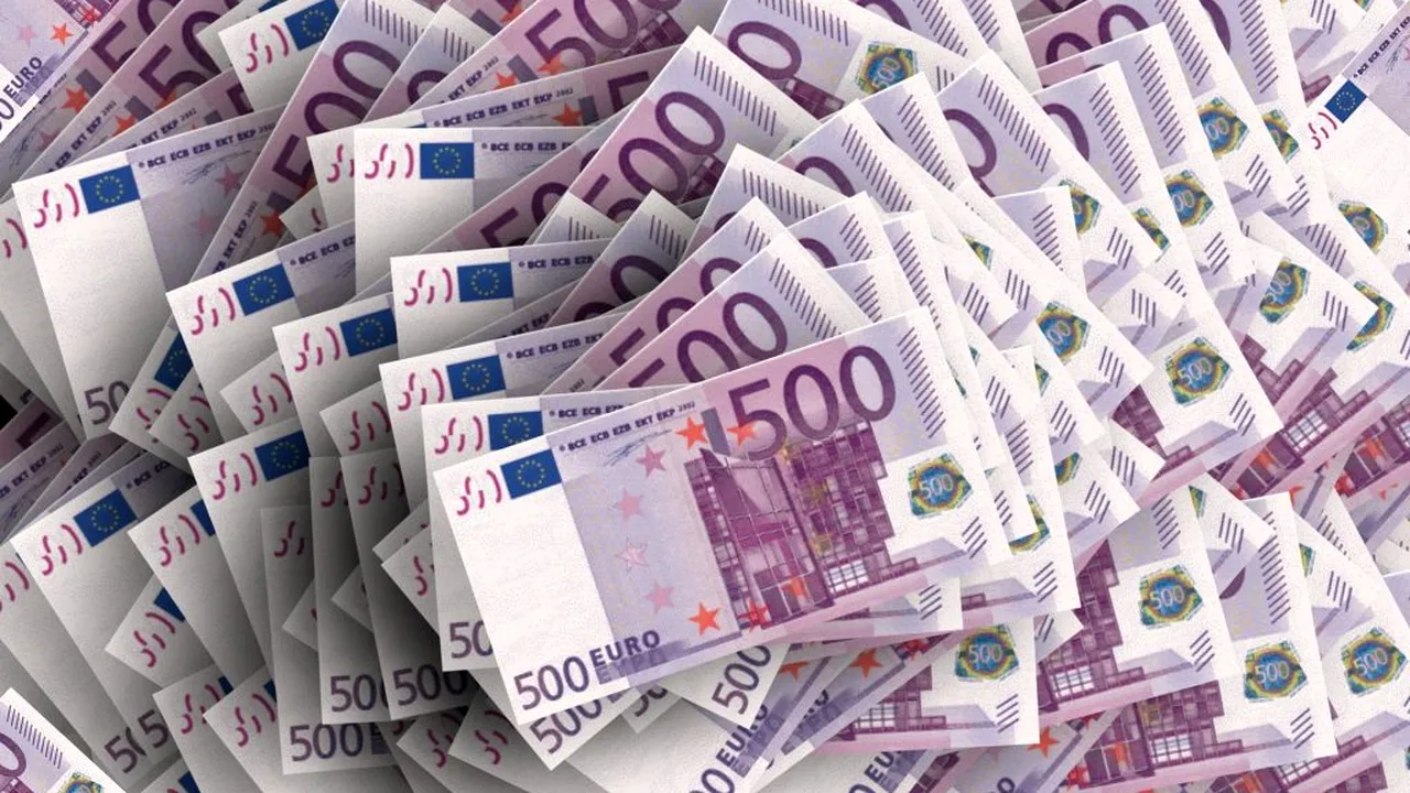 Euro ajunge la un nou maxim istoric
