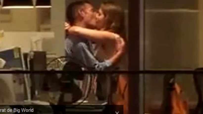 Doi tineri au fost filmați în timp ce făceau dragoste la serviciu