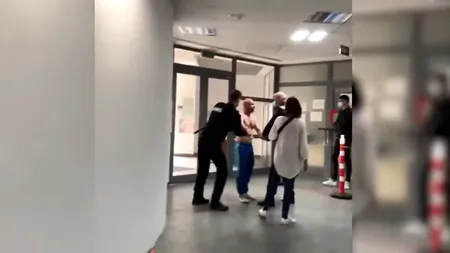Bătaie la Starea Civilă din Vaslui, dintr-un motiv incredibil. Forțele de ordine abia au reușit să îi oprească pe scandalagii (VIDEO)