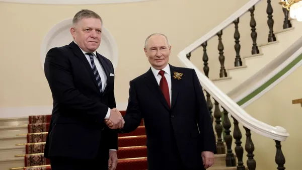 Robert Fico se autointitulează „oaia neagră” a Uniunii Europene în timpul vizitei sale din Moscova. Cu ce mesaje a mers acesta la Putin
