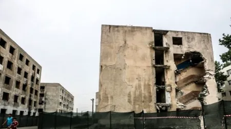 Caz incredibil la Giurgiu. Angajații unei firme au demolat un alt imobil decât era stabilit. Primar: „Omul ăla a zis: asta e blocul și Dorel s-a apucat de treabă