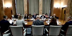 PROIECT. Crește salariul brut cu 2.170 lei, pentru aproape 8.000 de posturi / Care este impactul bugetar
