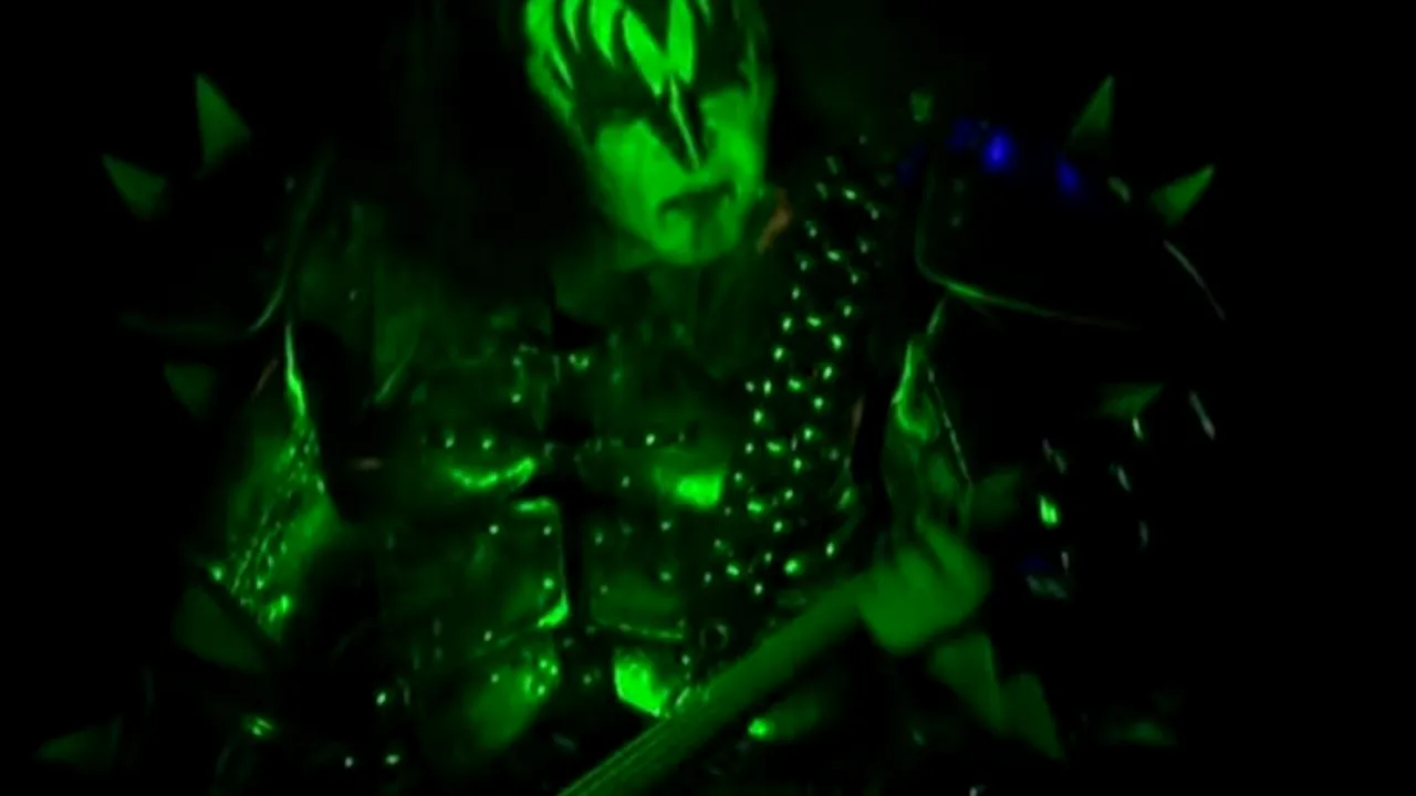 GENE SIMMONS, basistul de la KISS, acuzat de abuz sexual. O femeie îl acuză că a atins-o în PĂRȚILE INTIME