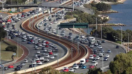 Oamenii trebuie să aștepte două ore în punctele de trecere a frontierei dintre Austria și Ungaria