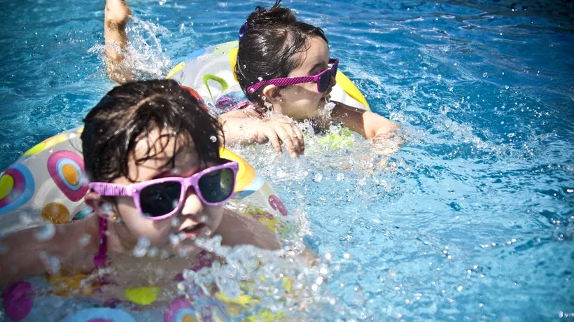 Copii intoxicați cu clor la un bazin de înot din București. Polițiștii au deschis o anchetă