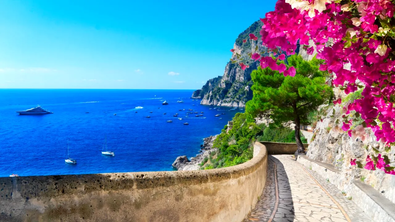 Unde se află cea mai ieftină destinație, în 2026. Stațiunea în care plătești 233 de euro pentru un sejur de 7 zile