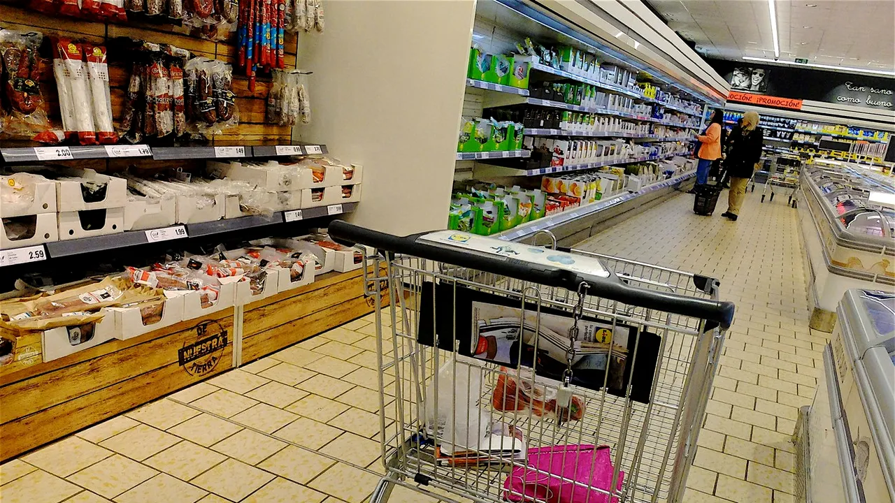 Prețurile la Lidl, mai mici și cu 40%, din 20 septembrie. Clienții pot câștiga cupoane de cumpărături, telefoane și mașini