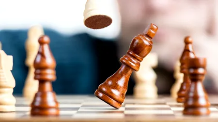 Satul în care oamenii preferă să joace șah în loc să bea alcool