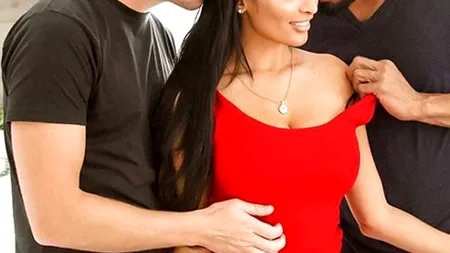 Urmările unui threesome: „Iubita mea vrea și mai mult. Sunt terifiat. Oare nu este mulțumită de prestația mea în pat?