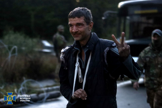 Imagini dramatice: Cum arată acum Mihail, celebrul luptător din Azovstal, care a devenit simbol al rezistenței din Mariupol, după ce a fost eliberat de trupele ruse  / Sursa foto: Ministerul Apărării din Ucraina