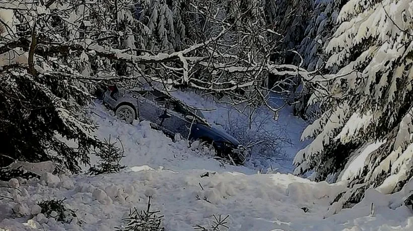 Descoperire neașteptată în Munții Bucegi! O mașină abandonată a fost găsită într-o râpă
