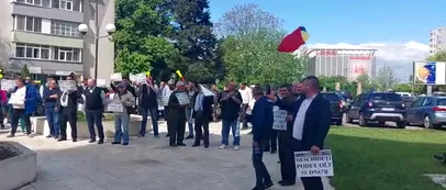 VIDEO | Protest pentru deschiderea unui pod care riscă să se prăbușească