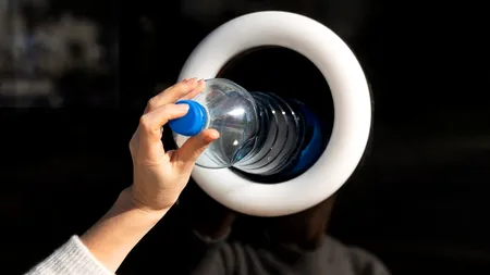 PRIMUL automat pentru colectarea ambalajelor de pe litoral a fost instalat pe plaja din Mamaia Nord