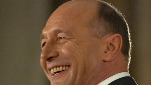 Băsescu se întoarce în Piață: „Îi voi chema pe români să se apere în stradă de acciza lui Ponta. Mesajul către Isărescu: „BNR să părăsească imediat linia de a fi controlată de un guvern corupt 