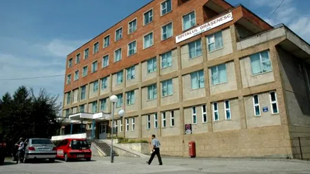 Trei medici amendați cu 30.000 lei în cazul băiețelului mort de pneumonie, plimbat între spitale