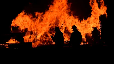 Mii de cazuri COVID-19 și decese ar fi putut fi cauzate de fumul provenit de la incendii, spune un nou studiu