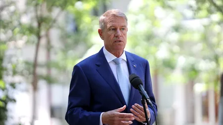 Klaus Iohannis a ajuns în Delta Dunării însoțit de soția sa și de ministrul Mediului, Mircea Fechet