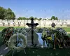 Primele imagini de la mormântul lui Ion Iliescu, după înmormântare. Oamenii își fac selfie cu crucea fostului președinte