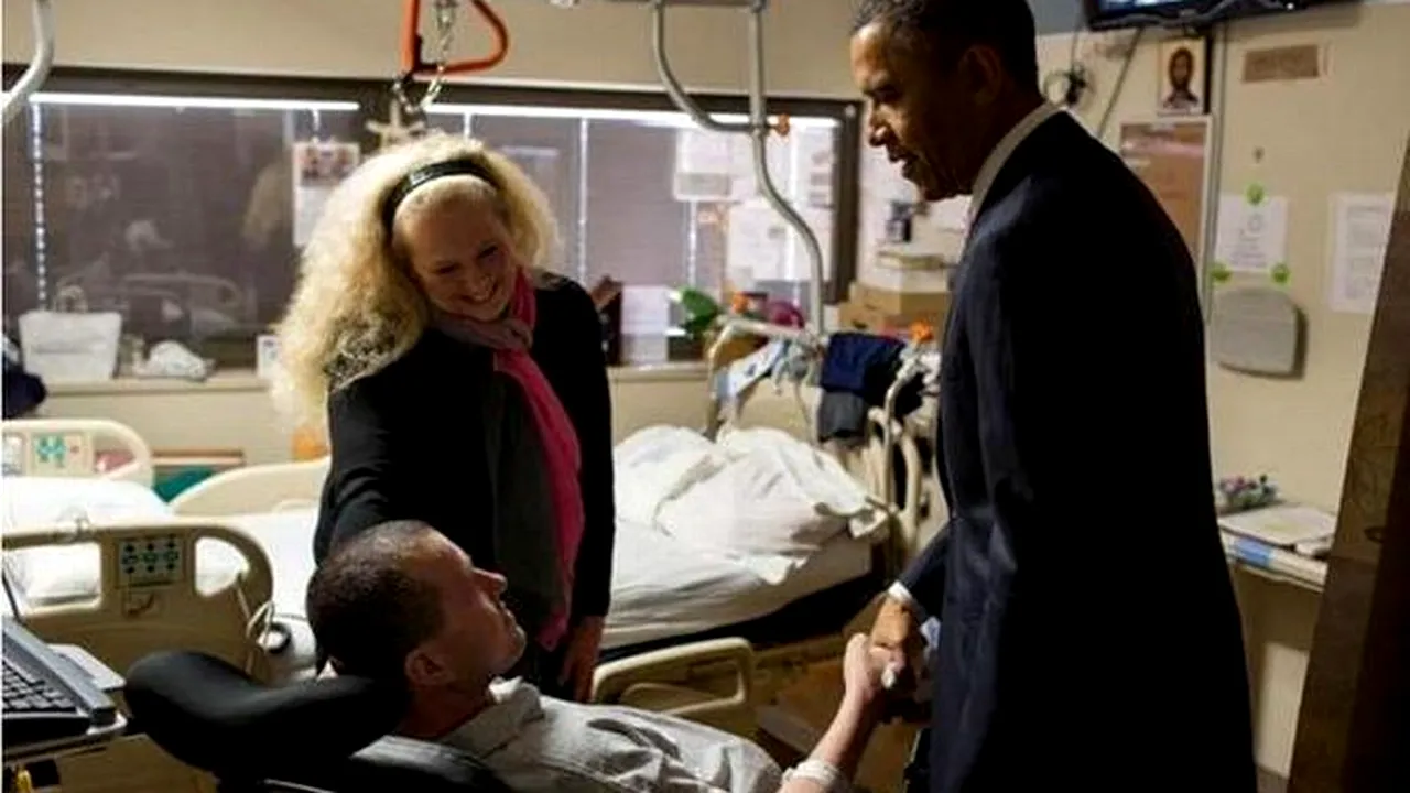 Plutonierul adjutant Florinel Enache, felicitat de Obama și decorat de Băsescu, se întoarce miercuri acasă