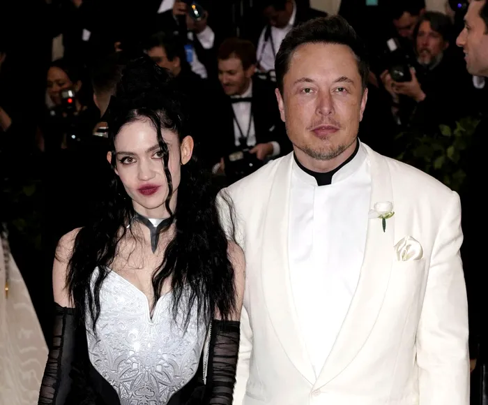 Cântăreața Claire Elise Boucher aka Grimes și Elon Musk 