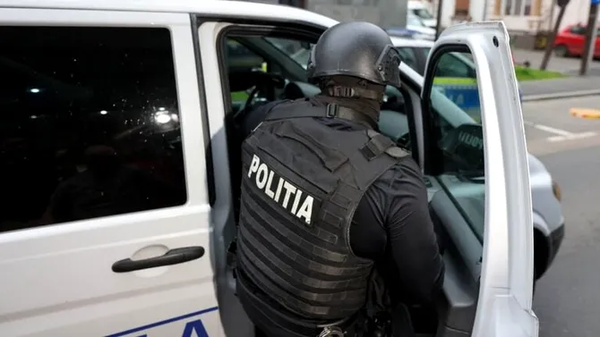 Inspector al Direcției Generale de Salubritate din Primăria Sectorului 3, arestat după ce i-a comandat directorului o cruce din flori