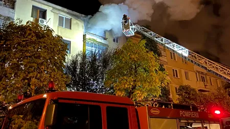 Zeci de persoane evacuate dintr-un bloc din Slatina unde a izbucnit un incendiu