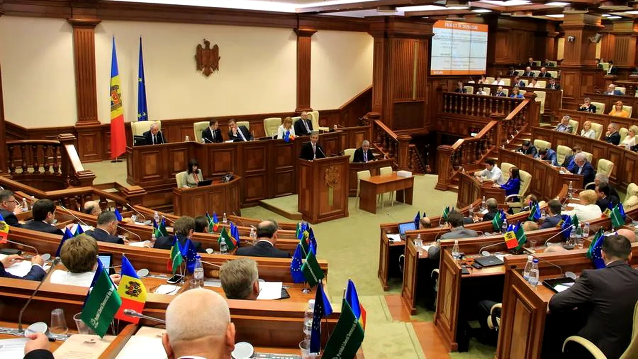 Criza politică de la Chișinău continuă. Au părăsit grupul comuniștilor și vor să propună un nou premier