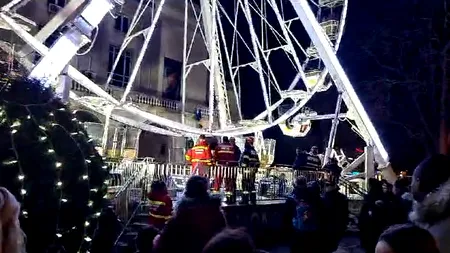 VIDEO | Roata panoramică din Târgul de Crăciun din Constanţa a rămas blocată cu 45 de persoane, dintre care 29 de copii