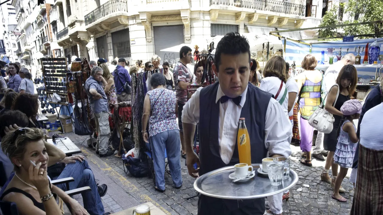 Am ajuns LANSATORI de forță de muncă pentru Europa. 411 de gorjeni pentru 658 de joburi. Angajator: Când să dea o probă MINIMĂ, pleacă să cumpere o apă minerală ȘI NU SE MAI ÎNTORC