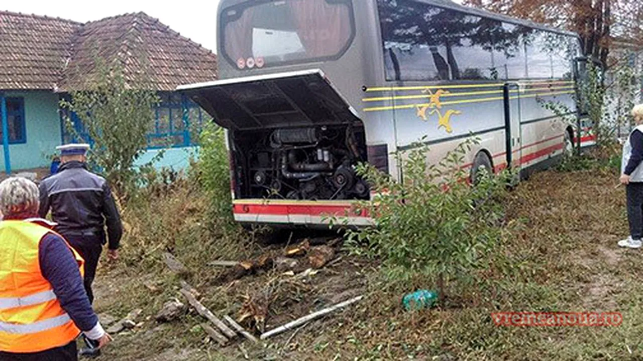 Un autobuz plin cu pelerini nu a mai ajuns la moaștele Sf. Parascheva, după un accident grav în Vaslui