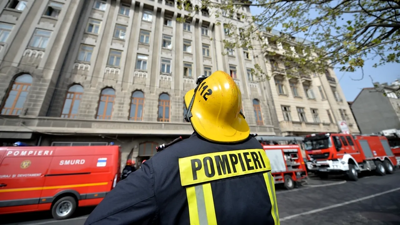 10 oameni intoxicați cu fum într-un al doilea incendiu produs la căminul Universității de Medicină