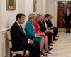 Fotografia controversată care a invadat rețelele sociale. Liderii europeni par aliniați la ușa lui Trump. E fake sau nu?