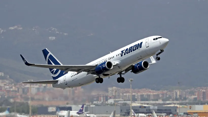 Ce salariu primește o stewardesă la TAROM. Ce studii trebuie să aibă la angajare