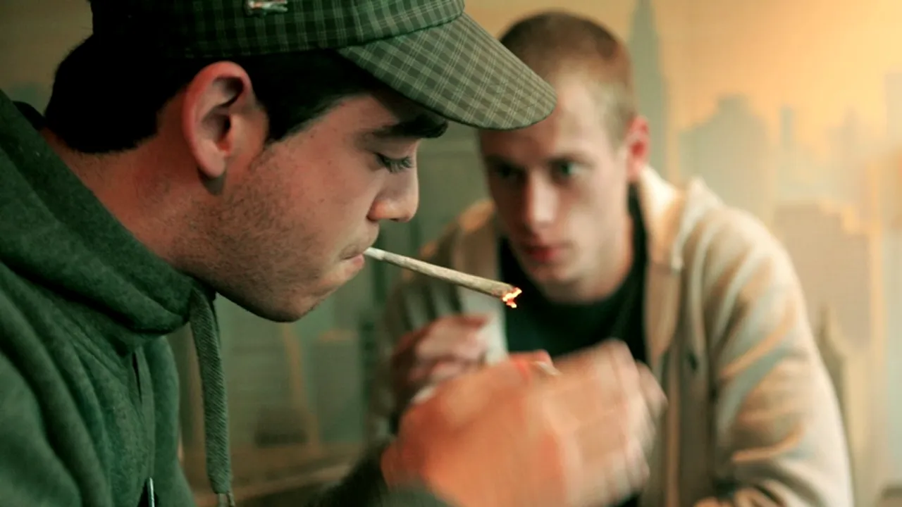 Salvați Copiii: 53% din elevii români nu iau micul dejun, iar 12% din adolescenți fumează canabis