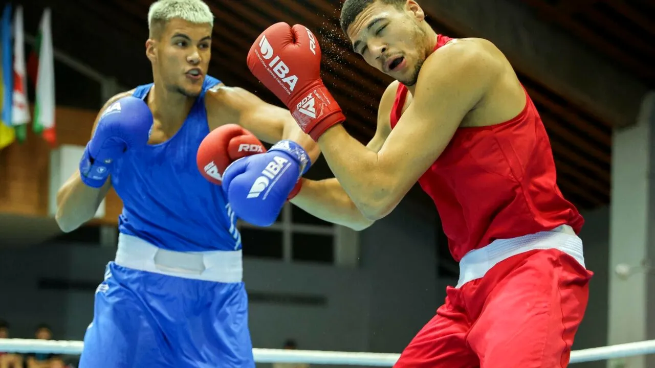 Pugiliștii Florin Ioniță și Arun Tudoroiu primesc zilnic vizita unui „oaspete” cu greutate. „Îl vedem în fiecare zi, de la geam”
