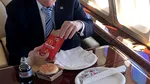 Pasionat de McDonald’s, Trump spune că „probabil ar trebui” să ia medicamente ca să mai slăbească un pic. Președintele SUA are 102 kg