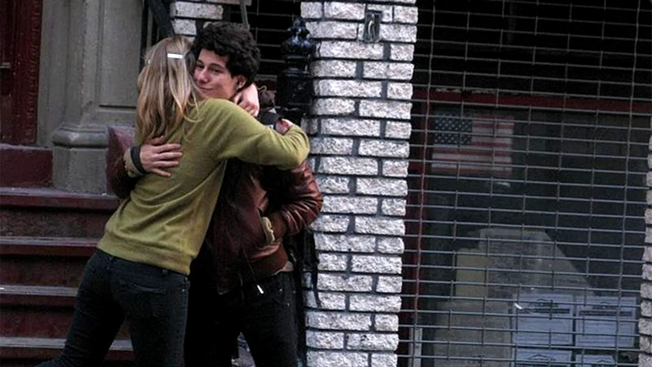 Ce este „tehnica îmbrățișării” - metoda prin care româncele îi fac de bani pe italieni și pe spanioli