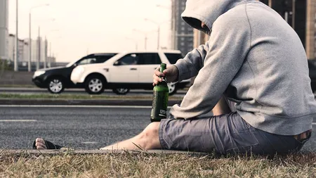 Aceasta este cea mai periculoasă băutură alcoolică pentru ficat. Românii consumă 7 litri pe lună