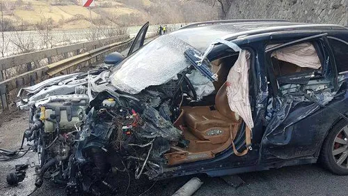 Soțul Alinei Gorghiu a produs un accident grav pe Valea Oltului. Lucian Isar a intrat cu SUV-ul într-un camion