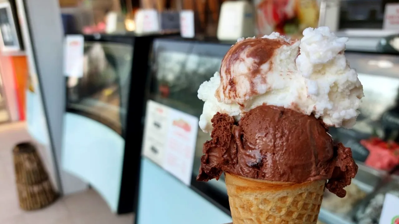 Prețul uriaș cu care se vinde o ÎNGHEȚATĂ în Mamaia, 2023. Nu a început sezonul estival, dar prețurile au luat-o razna